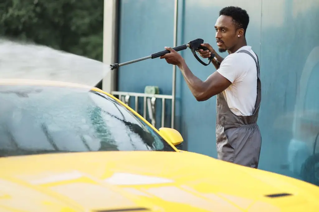 Quick Wash vs. Full Detailing: Choosing the Right Service for Your Vehicle’s Needs